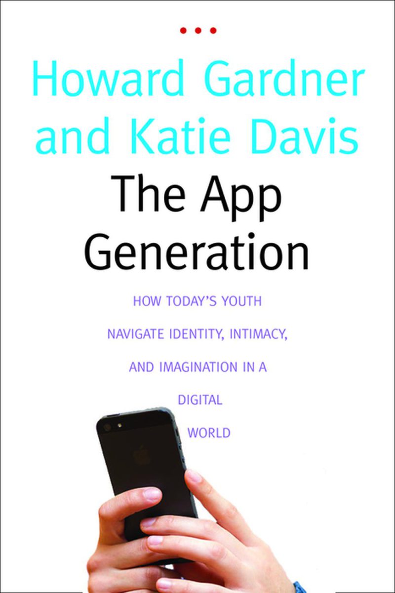 تولید برنامه: چگونه جوانان امروز هویت ، صمیمیت و تخیل را در دنیای دیجیتال ۲۰۱۳ هدایت می کنند